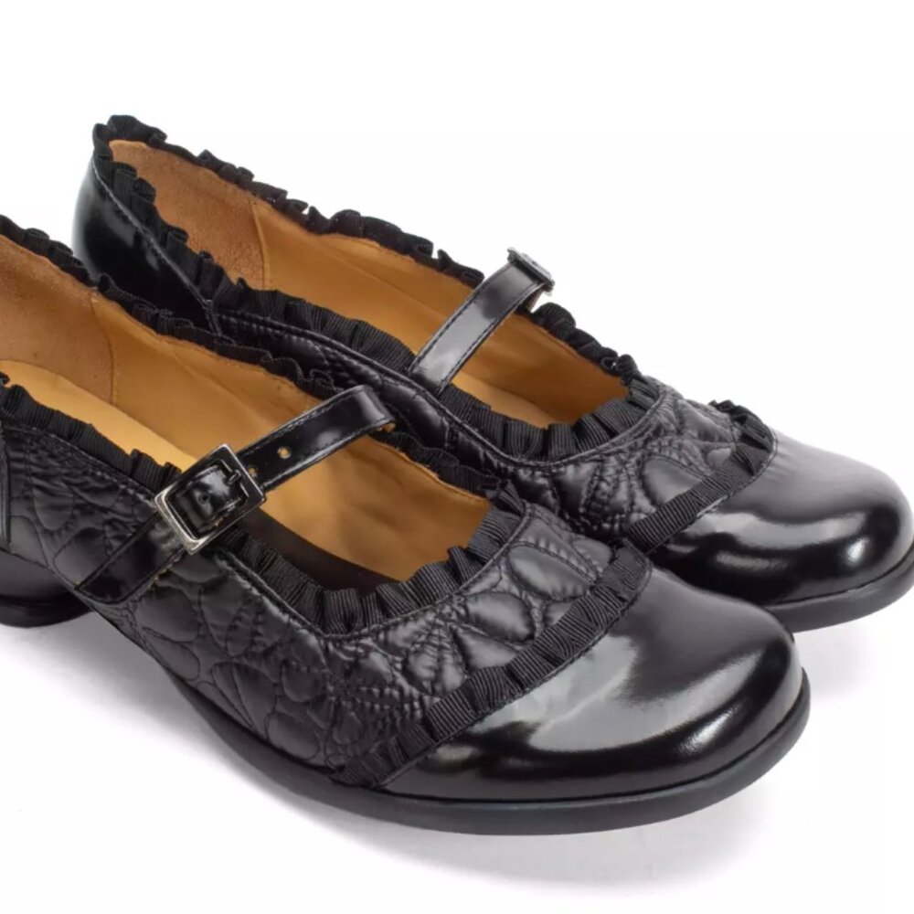 Fluevog Fellowship  Sandz Mary Janes shoes with Ruffles